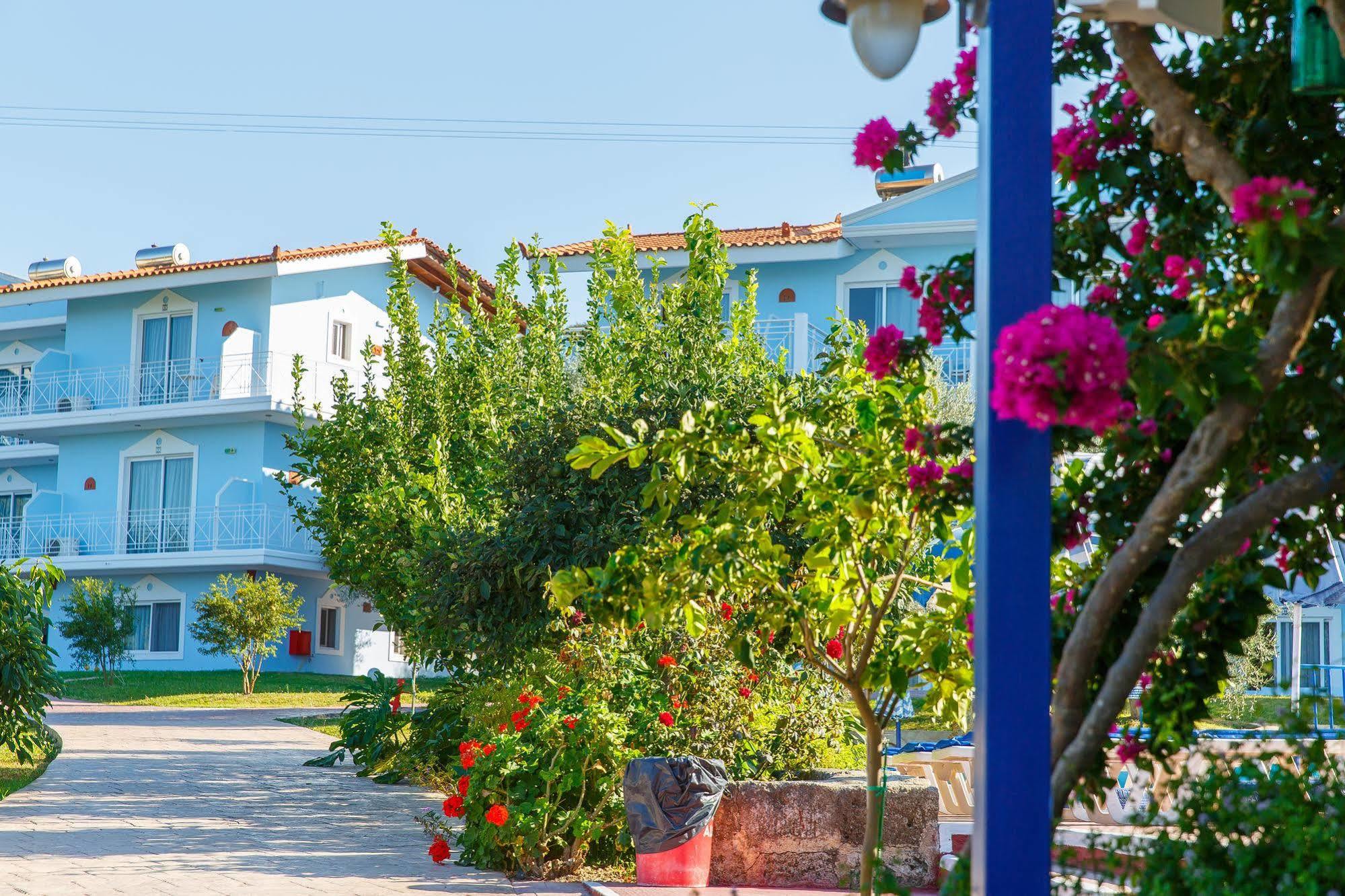Filoxenia & Aparthotel 3*