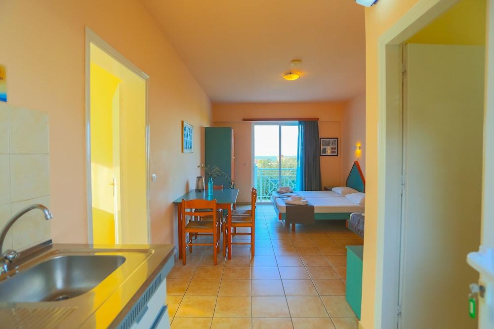 Filoxenia & Aparthotel Theologos (Rhodes)