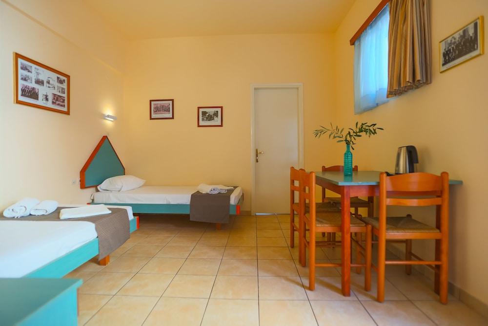 Filoxenia & Aparthotel 3*